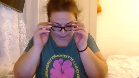 Snapshot of curvymomylore chatting on 11.27.25 Lore online show from 11.27.25