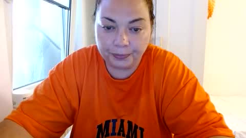 Snapshot of curvymomylore chatting on 06.03.26 Lore online show from 06.03.26