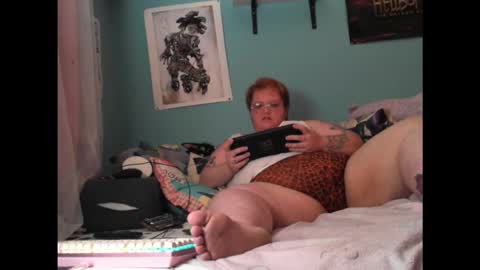 Snapshot of custommuffin chatting on 02.26.26 Roshietank online show from 02.26.26