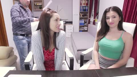  and follow twittercute00kiara2 online show from 12.12.24