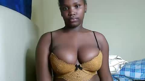 Snapshot of cute_beb2 chatting on 01.18.25 V EE online show from 01.18.25