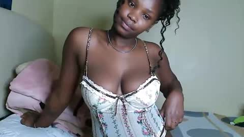 Snapshot of cute_beb2 chatting on 03.02.25 V EE online show from 03.02.25