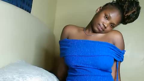 Snapshot of cute_beb2 chatting on 03.09.25 V EE online show from 03.09.25