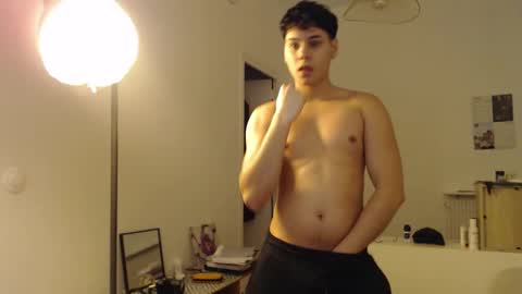 Snapshot of cute_boy859 chatting on 02.01.26 Tomas online show from 02.01.26