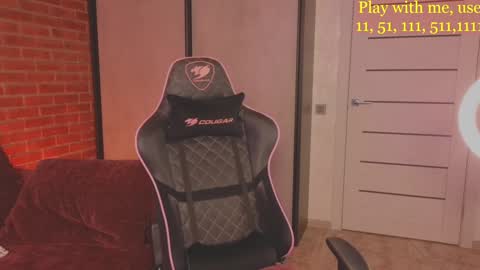 Everyday stream in the same time online show from 02.08.25