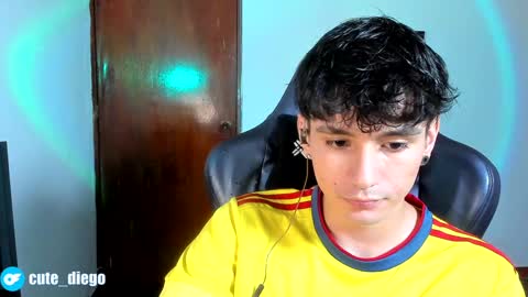 Snapshot of cute_diego_ chatting on 12.19.24 Diego online show from 12.19.24