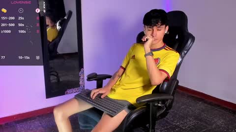 Snapshot of cute_diego_ chatting on 01.23.25 Diego online show from 01.23.25