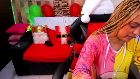 Snapshot of cute_elii chatting on 12.24.24    Independent Model online show from 12.24.24