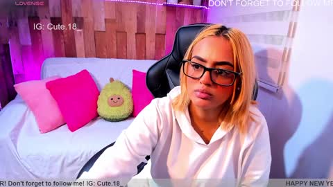 Snapshot of cute_elii chatting on 01.05.25    Independent Model online show from 01.05.25