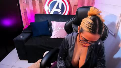 Snapshot of cute_elii chatting on 03.09.25    Independent Model online show from 03.09.25