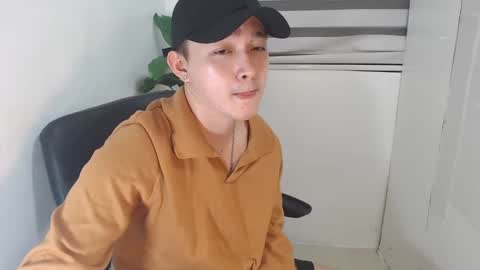 Snapshot of cute_enzo24 chatting on 12.04.24 cute_enzo24 online show from 12.04.24