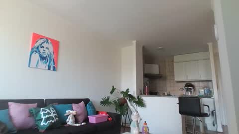 Cute friends online show from 11.22.25