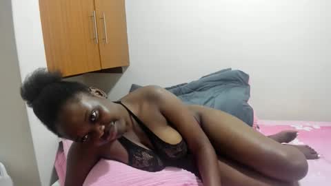Snapshot of cute_gee43 chatting on 11.02.25 cute_gee43 online show from 11.02.25