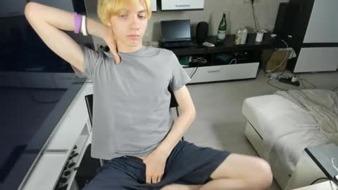 Snapshot of cute_grecha chatting on 05.26.26 Grisha online show from 05.26.26