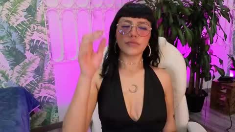 Snapshot of cute_hollywood chatting on 06.01.26 Sofa online show from 06.01.26