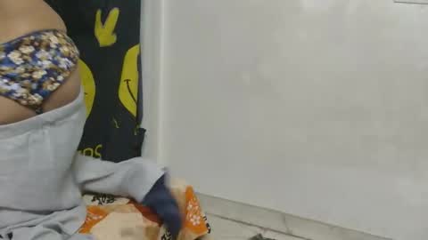 Snapshot of cute_kashmira99 chatting on 12.04.25 kashmira online show from 12.04.25