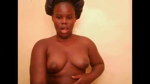 cute_latifah online show from 02.18.26