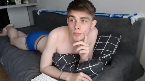 Snapshot of cute_oliver chatting on 05.27.26 Oliver online show from 05.27.26