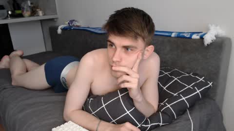 Snapshot of cute_oliver chatting on 05.29.26 Oliver online show from 05.29.26
