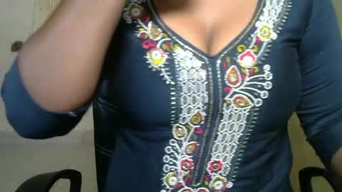 Snapshot of cute_payalji chatting on 04.24.26 alia online show from 04.24.26
