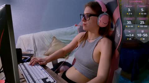 Snapshot of cute_shyy chatting on 12.24.24 Flora online show from 12.24.24