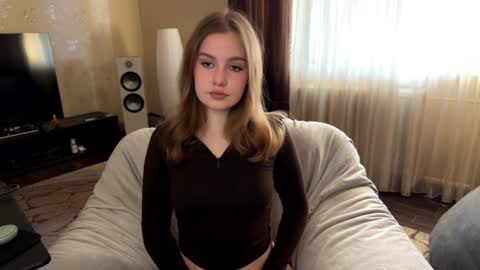 Snapshot of cute_siberian_girl chatting on 03.10.25 Ksenya online show from 03.10.25