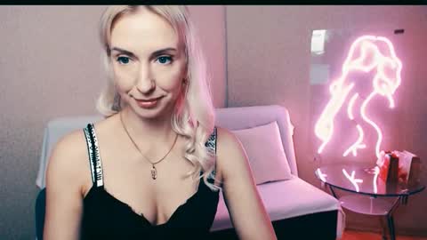 cute_smile_shy online show from 10.28.25