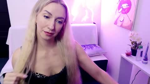 cute_smile_shy online show from 03.03.26