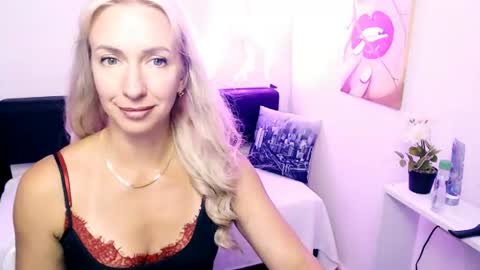 Snapshot of cute_smile_shy chatting on 07.25.26 cute_smile_shy online show from 07.25.26