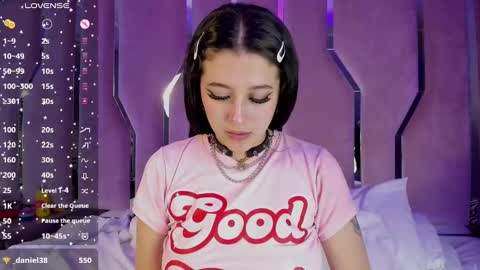 Snapshot of cute_stoone chatting on 01.12.25 SOLEI online show from 01.12.25