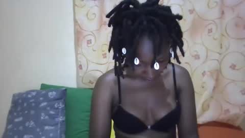 Snapshot of cute_xeniah chatting on 10.15.25 cute_xeniah online show from 10.15.25