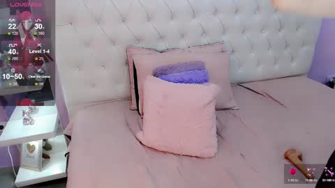 Snapshot of cutearii chatting on 01.12.25 CuteArii online show from 01.12.25