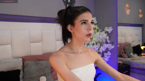 Snapshot of cutearii chatting on 10.11.25 CuteArii online show from 10.11.25