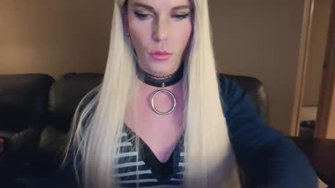 Snapshot of cuteashley90 chatting on 10.19.25 Ashley online show from 10.19.25