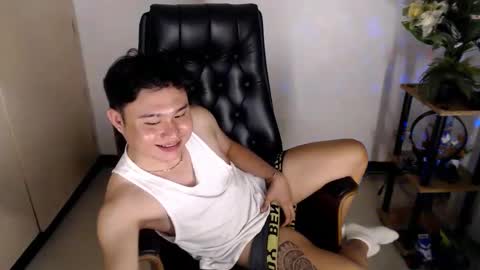 Snapshot of cuteasianlee chatting on 01.19.26 cuteasianlee online show from 01.19.26