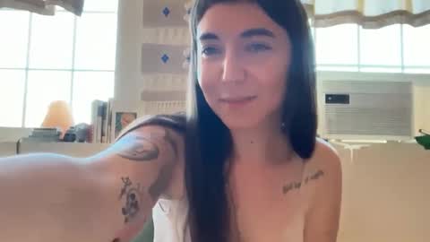 Snapshot of cuteballoons chatting on 09.18.25 CuteBalloons online show from 09.18.25