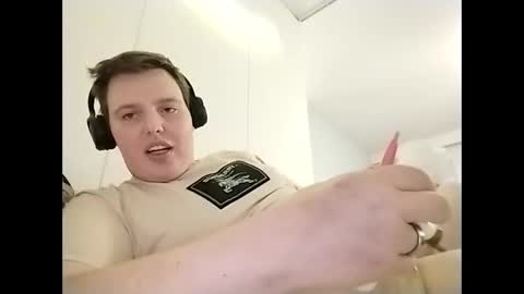 CuteguyBWC92 online show from 11.21.25