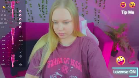 Snapshot of cutefever chatting on 04.19.26 Amyy online show from 04.19.26