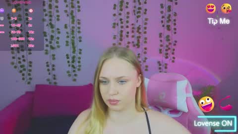 Snapshot of cutefever chatting on 04.24.26 Amyy online show from 04.24.26