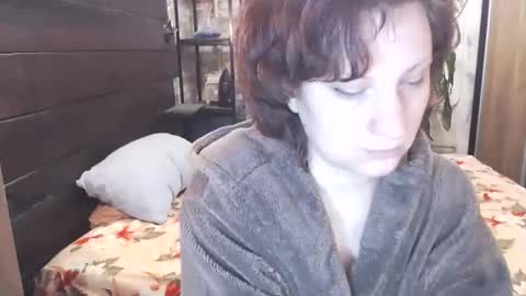 Snapshot of cutemoan chatting on 05.01.26 Rita online show from 05.01.26