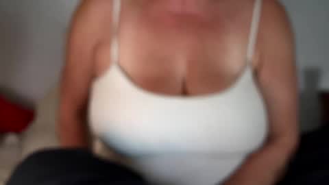 Snapshot of cutenlittle28 chatting on 01.09.25 CuteNlil online show from 01.09.25