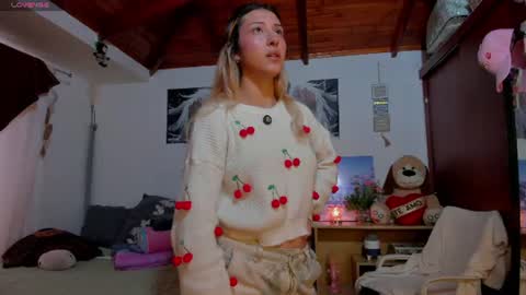 Snapshot of cuteweed420 chatting on 06.18.26 cuteweed420 online show from 06.18.26
