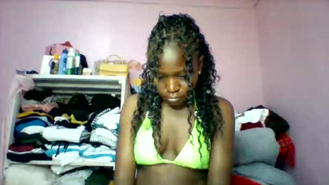 Snapshot of cutezola chatting on 09.09.25 cutezola online show from 09.09.25