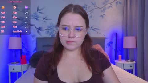 Snapshot of cutie__cutiee_ chatting on 09.14.25 Nika online show from 09.14.25