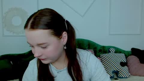 Snapshot of cutie__cutiee_ chatting on 10.16.25 Nika online show from 10.16.25