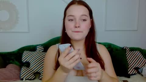 Snapshot of cutie__cutiee_ chatting on 10.19.25 Nika online show from 10.19.25