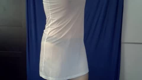 Snapshot of cutie_bee chatting on 05.19.26 cutie_bee online show from 05.19.26