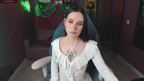 Snapshot of cutie_peachyy chatting on 12.19.25 Monica online show from 12.19.25