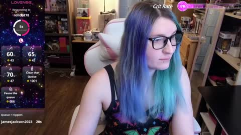 Snapshot of cutie_velvette chatting on 12.17.24 Cutie Velvette online show from 12.17.24