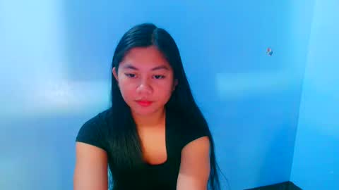 Snapshot of cutieasiantreasure chatting on 12.30.24 pinaybeauty online show from 12.30.24
